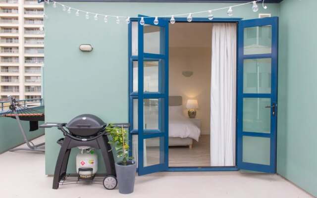 2 Bedroom Penthouse Apartment with Harbour Views