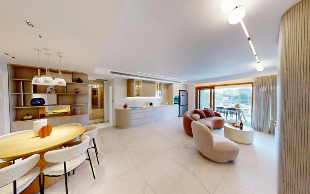 *King David Residences*2 Bd*Pool/Gym/Parking*
