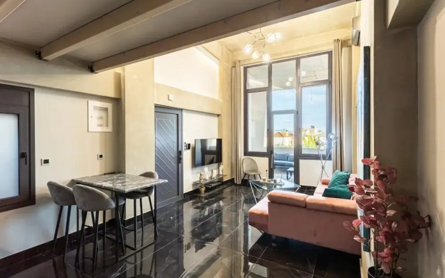 Ventiri Lofts - Luxury Penthouse w Home Cinema
