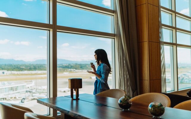 Fairmont Vancouver Airport In-Terminal Hotel
