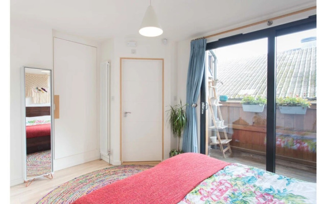 Trendy & Bright Bohemian House in Forest Hill