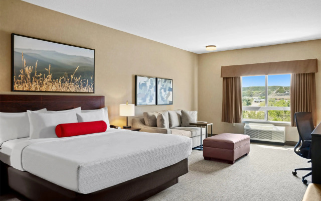 Ramada by Wyndham Drumheller Hotel & Suites
