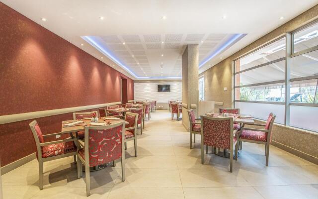 Hotel Plaza Suites