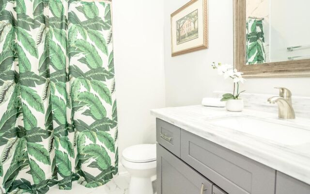 Exquisite Home Near Streetcar & French Quarter!