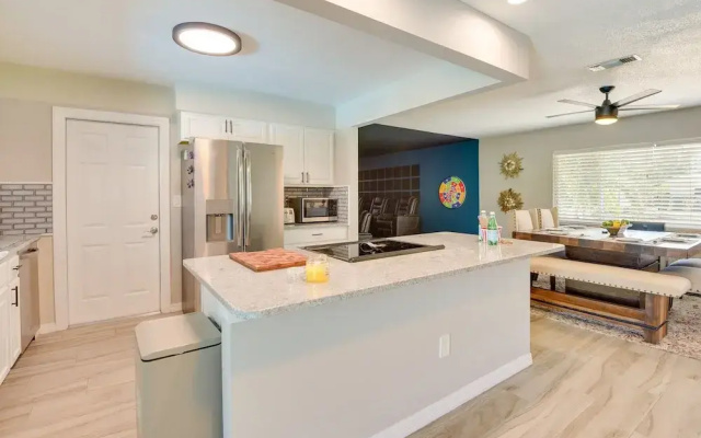 Bradenton Paradise: Pool, Patio & Putting Green!