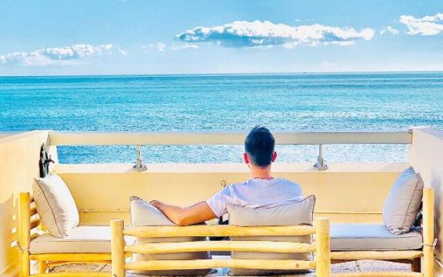 Nouvelle annonce : Appartement rénové de 66m2 pleine vue mer!