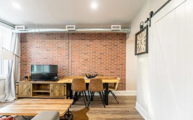 Canadian Style 2Br Loft
