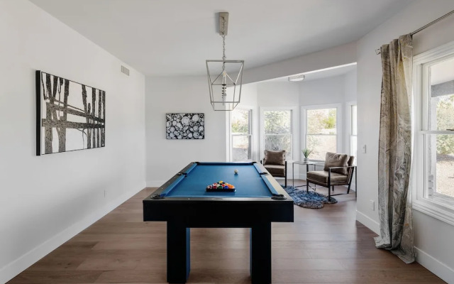 Majestic Mountain Mansion-pool -spa & Guest House