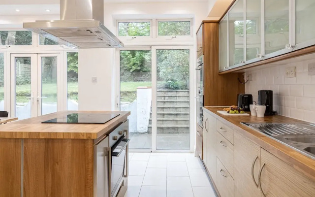 Pillo Rooms - 4BR House near Heaton Park