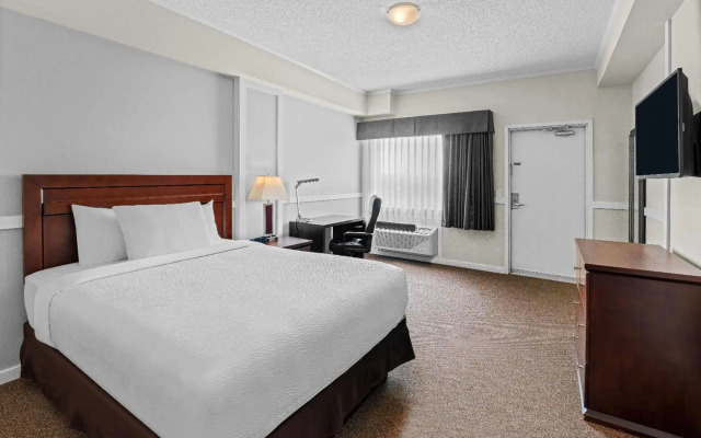 Days Inn by Wyndham Lamont