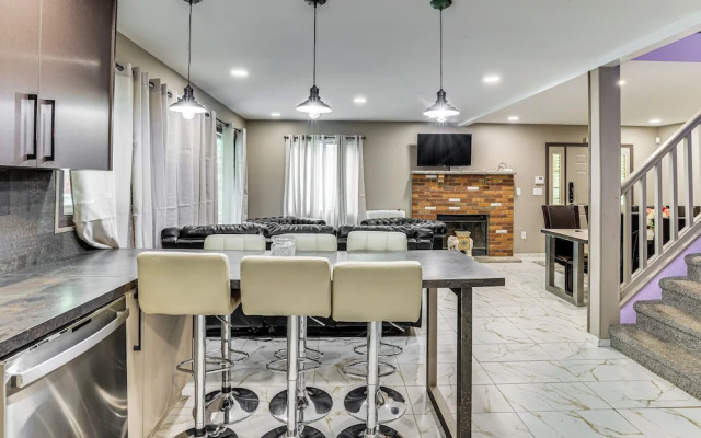 Pocono Getaway: Hot Tub, Community Lake Access!