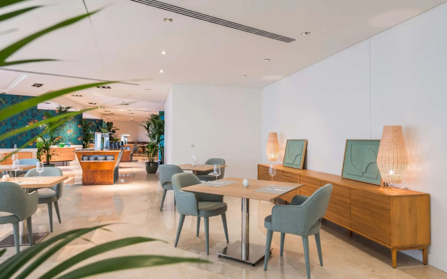 Sesimbra Oceanfront Hotel