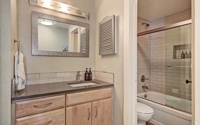 Beautiful Mountain Condo A Minute to Lift - AN210 by RedAwning