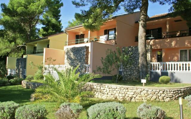 Tidy Apartment with Ac, Just 12 Km. From Sibenik