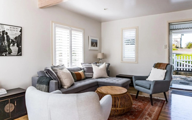 Kowhai Cottage & Studio