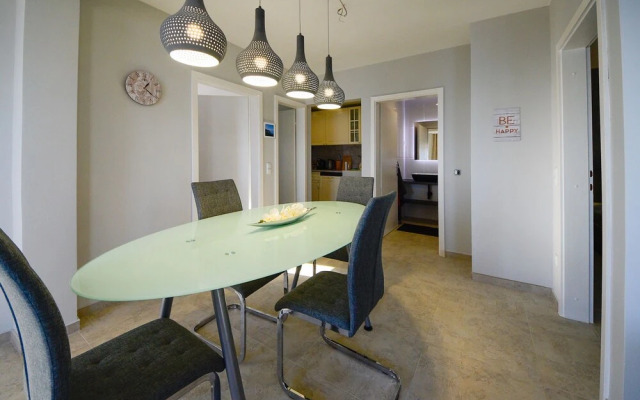 Laurus Tuli Evica in Tuli Evica