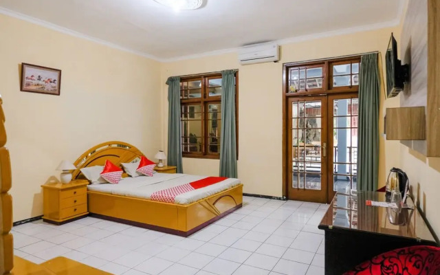 Hotel Istana Family by OYO Rooms