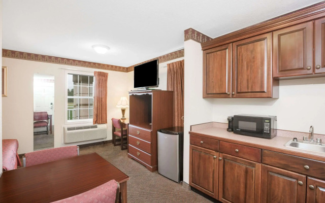 Days Inn by Wyndham Trumann AR