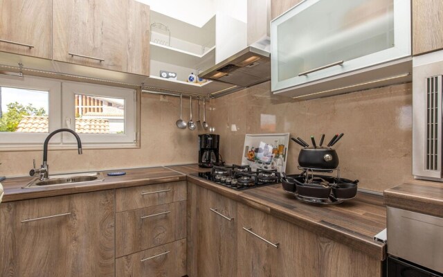 Stunning Home in Smrika With Wifi and 3 Bedrooms