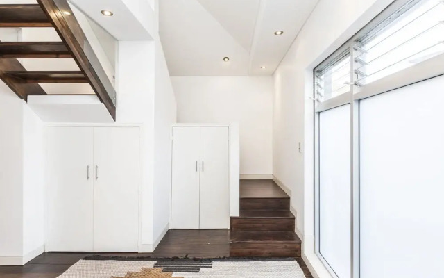 Coogee Luxury Home with Salt Water Pool & Parking