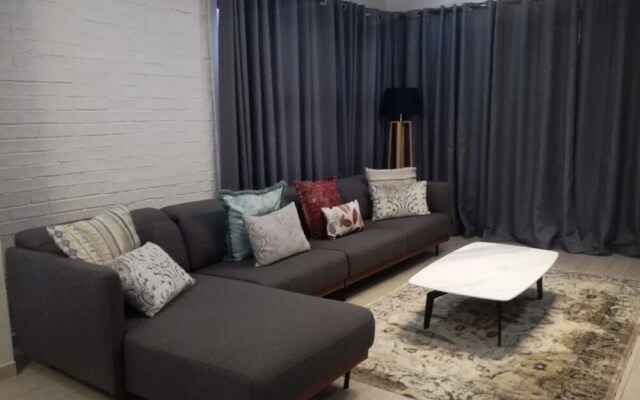 Inviting Stylish 3-bed House With Community Spaces