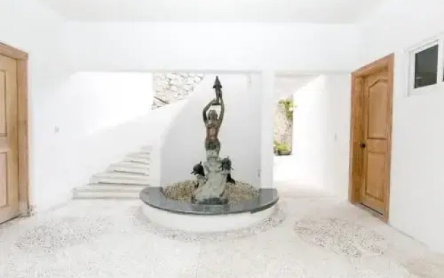 7BR EXCLUSIVA casa en Las Brisas con ALBERCA