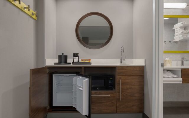 Hampton Inn & Suites by Hilton Toronto Downtown