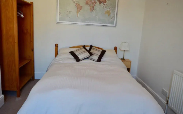Charming 2 Bedroom House With Terrace