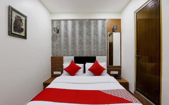 OYO 82033 Hotel Grand Plaza