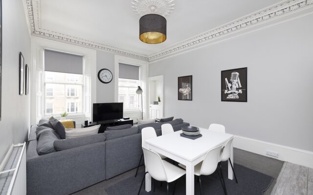 JOIVY 4-Bed Stylish Flat In Edinburgh City Centre