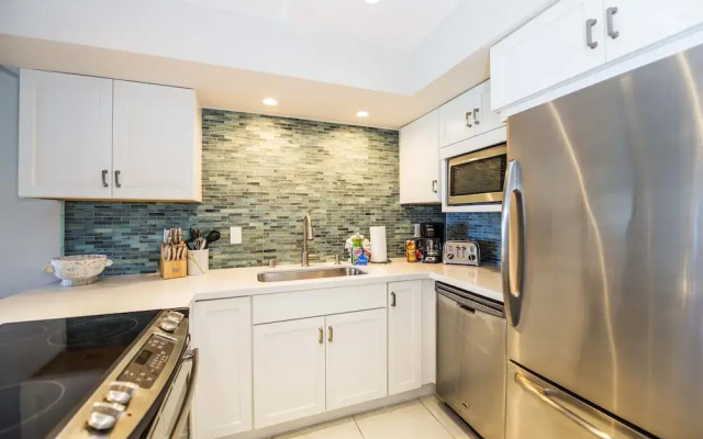 Noelani 304 3bdrm 2.5 Bath 3 Bedroom Condo by RedAwning