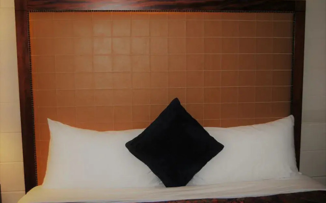 Derrick Motel