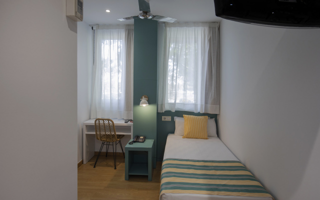 Yomo Hostal BCN Port
