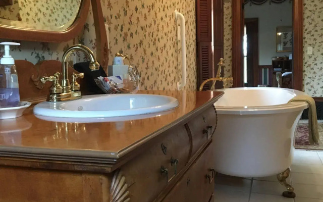White Swan Inn Bed & Breakfast
