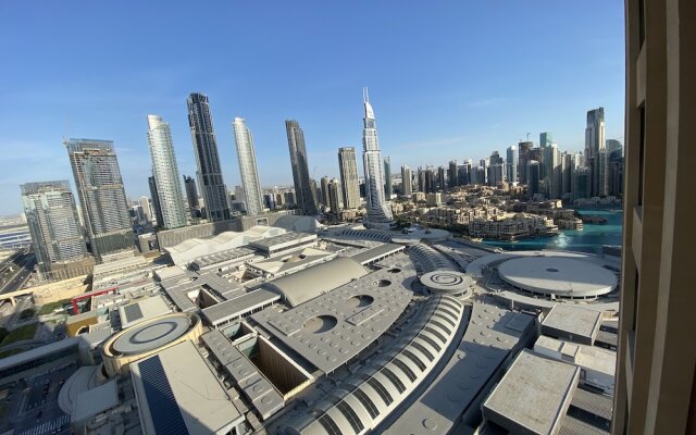 SuperHost - Glamorous Apt with Terrace Overlooking Skyline I Address Dubai Mall