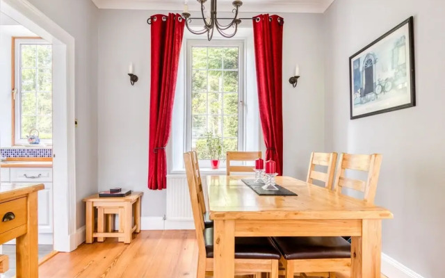 Quaint Holiday Home in Inverurie near Castle Fraser