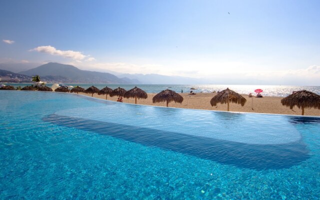 Stunning Upgraded Condo All Oceanfront