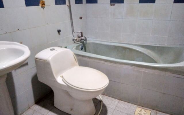 OYO 90376 Centre Point Hotel