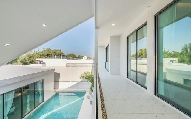 Mövenpick Pool Villa 6BR
