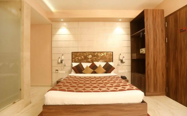 Mumbai Metro - The Executive Hotel