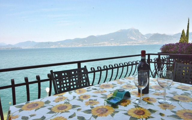 Leonardo Walsh Apartment