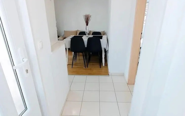 Cute apartment in stone house near sea