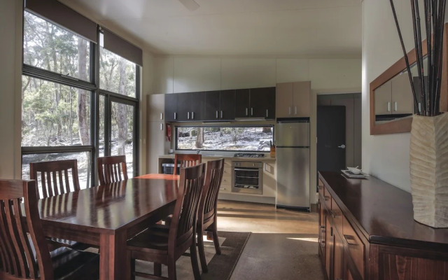 Yarrangobilly Caves House