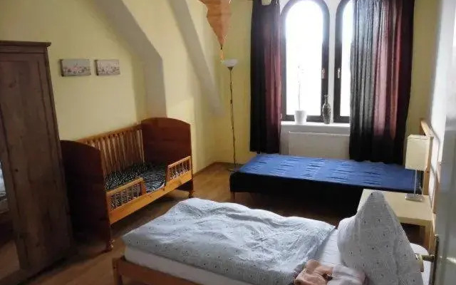 Sehr-schoene-4-Raum-Maisonette-Fewo-mit-110qm-Balkon-zentral-preiswert-T7