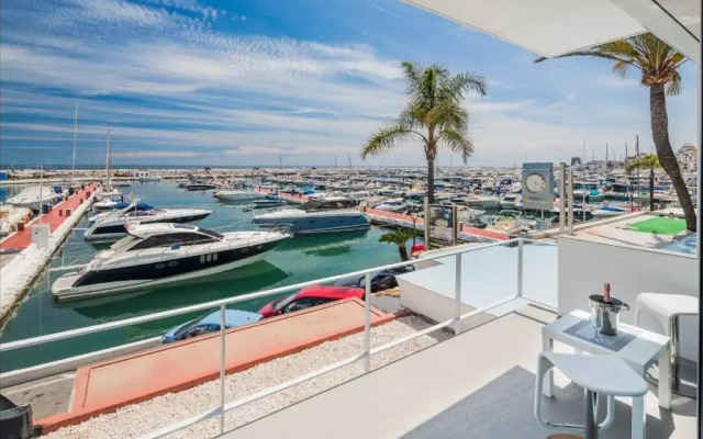 Modern Frontline Puerto Banus Apartment M2