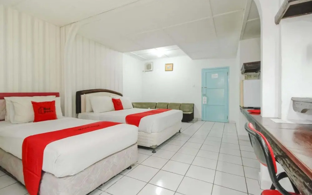 RedDoorz near Pelabuhan Tanjung Pandan Belitung