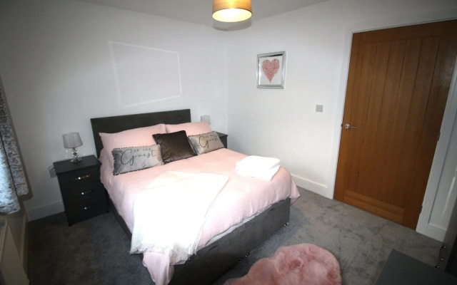 2 Bed Bungalow - Large Enclosed Garden - New Build