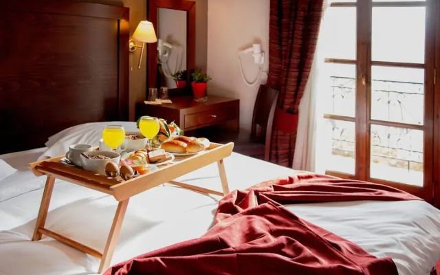 Arahova Inn Hotel