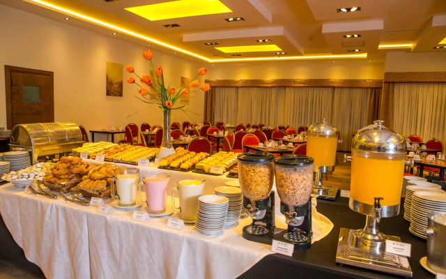 Huinid Pioneros Hotel