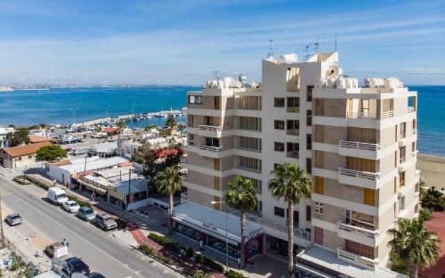 Lazuli Beachfront Apartment 254